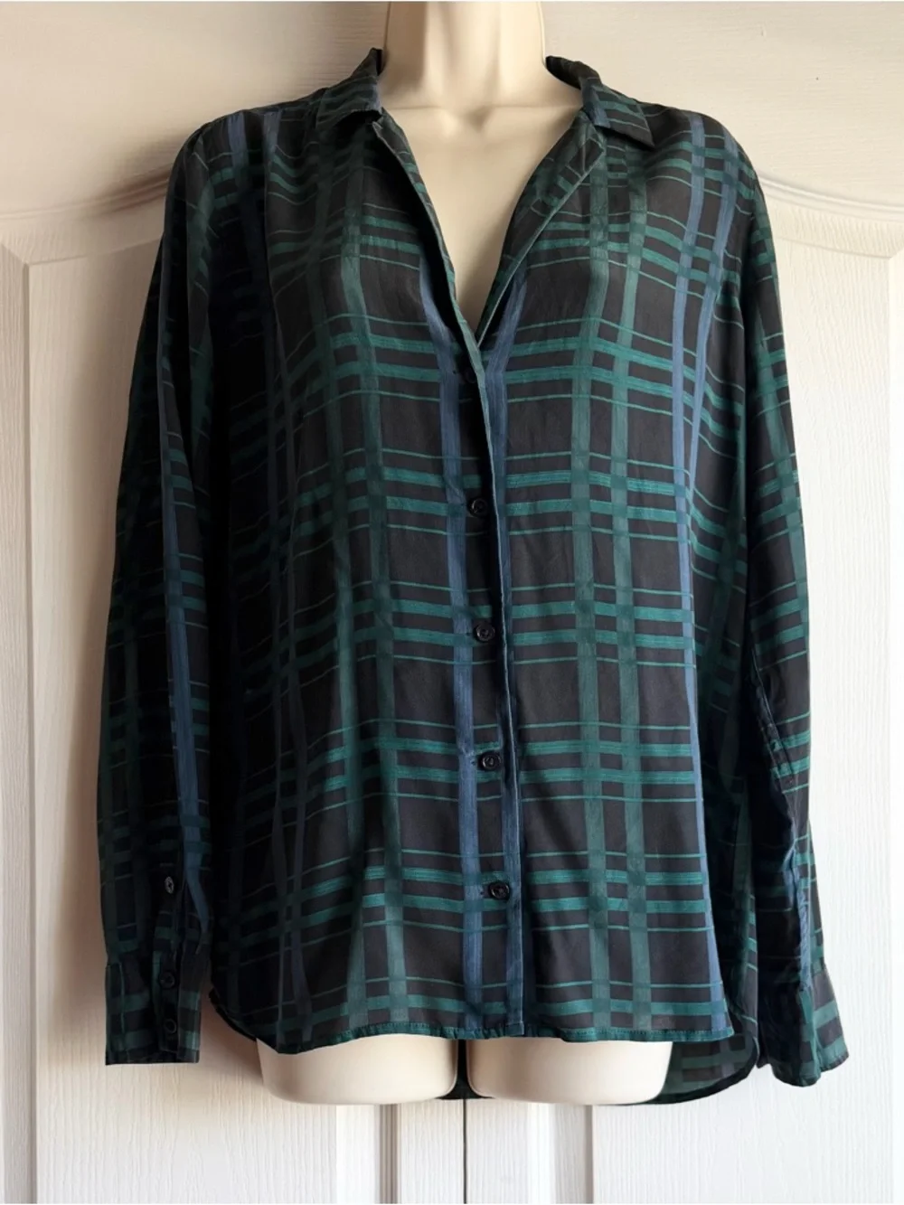 EQUIPMENT Slim Signature Silk Blouse - Picture 3 of 10